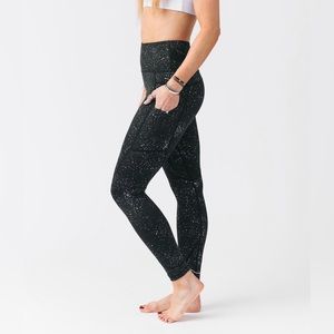 *NWOT* Zyia light n tight 7/8 reflective leggings